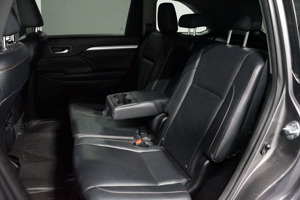 Used 2016 Toyota Highlander XLE FWD image 27