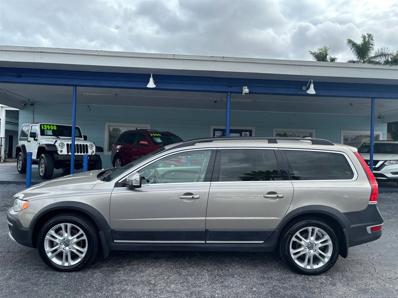 Used 2016 Volvo XC70 T5 Premier w/ Proximity Package image 2