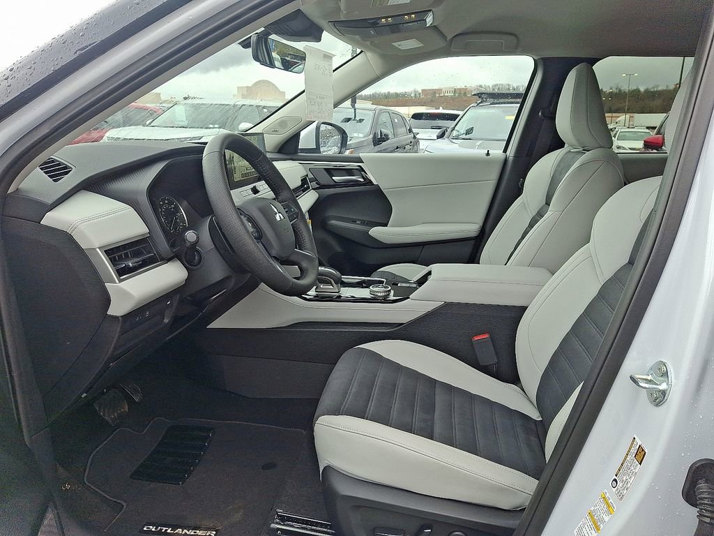 New 2026 Mitsubishi Outlander SE image 6