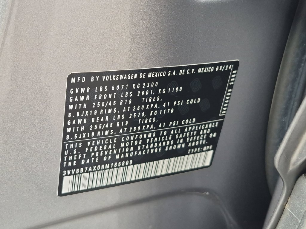 Used 2024 Volkswagen Tiguan SE R-Line AWD/4WD image 32