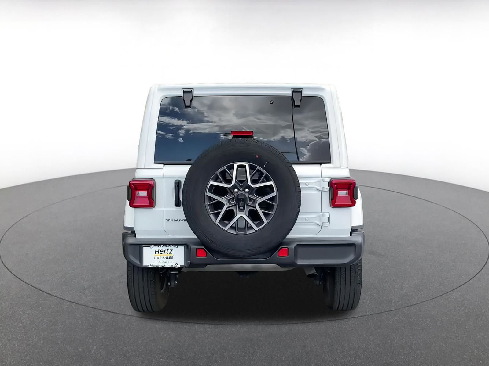 Used 2025 Jeep Wrangler Sahara image 12