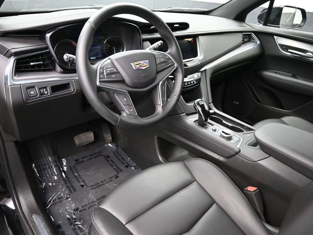 Certified 2025 Cadillac XT5 Luxury w/ LPO, Floor Liner Package image 9