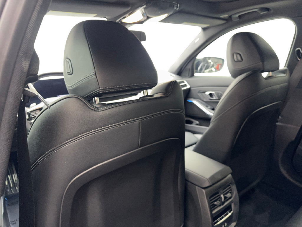 Used 2025 BMW 330i Sedan RWD image 37
