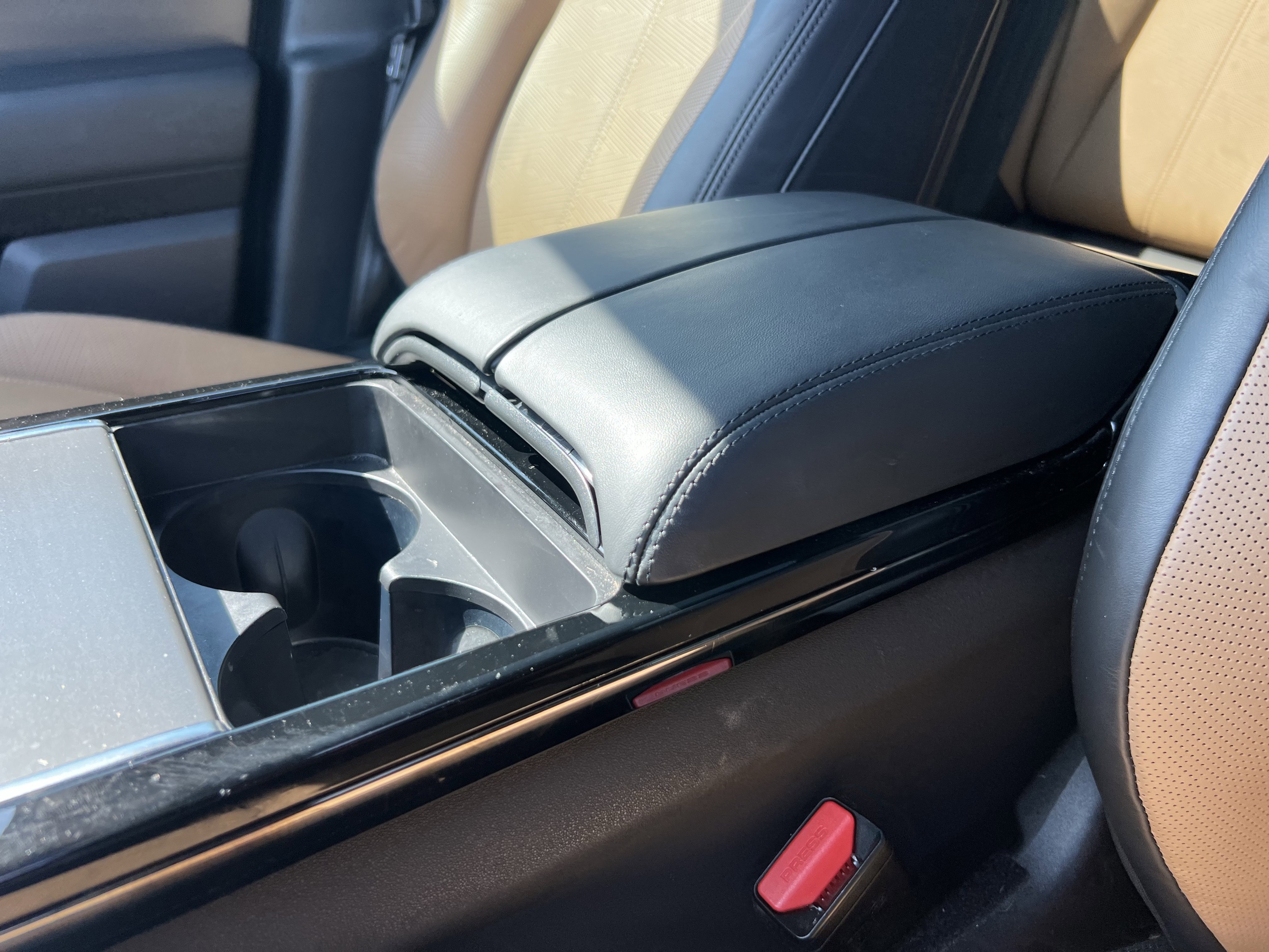 Certified 2025 Land Rover Range Rover Velar Dynamic HSE AWD/4WD image 26