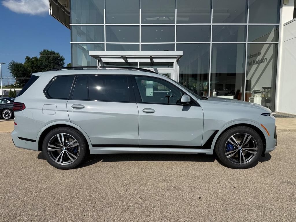 New 2027 BMW X7 xDrive40i w/ M Sport Package AWD/4WD image 2