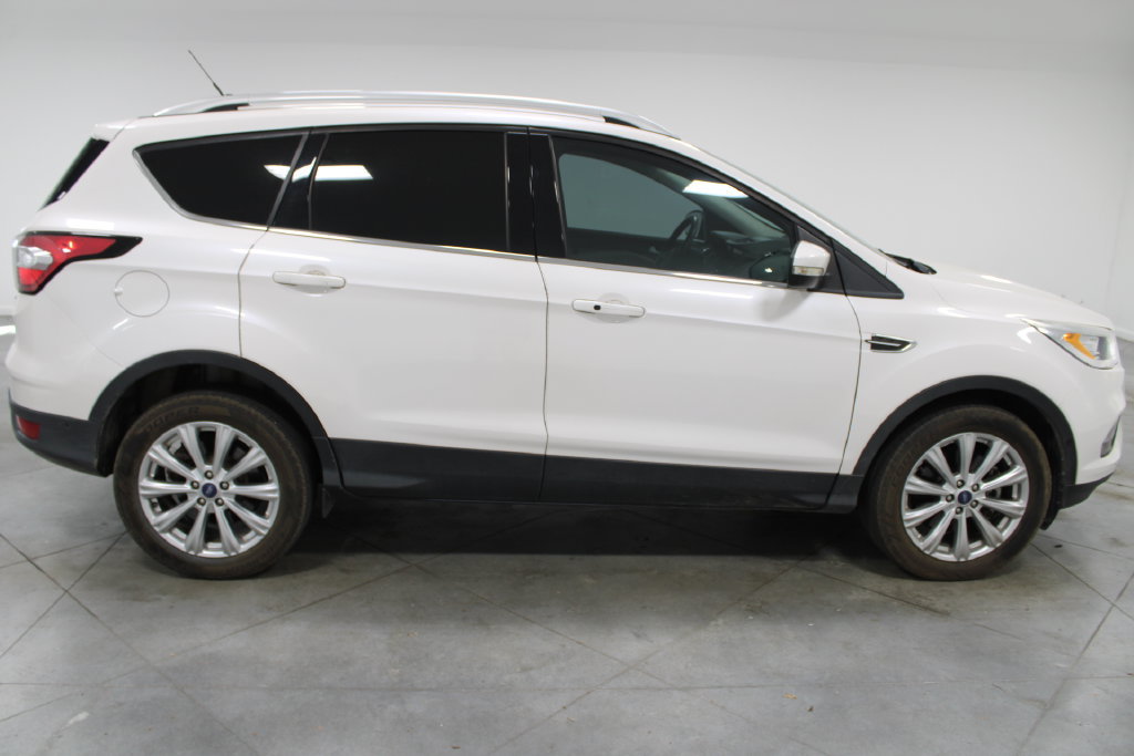 Used 2018 Ford Escape Titanium w/ Ford Safe & Smart Package AWD/4WD image 11