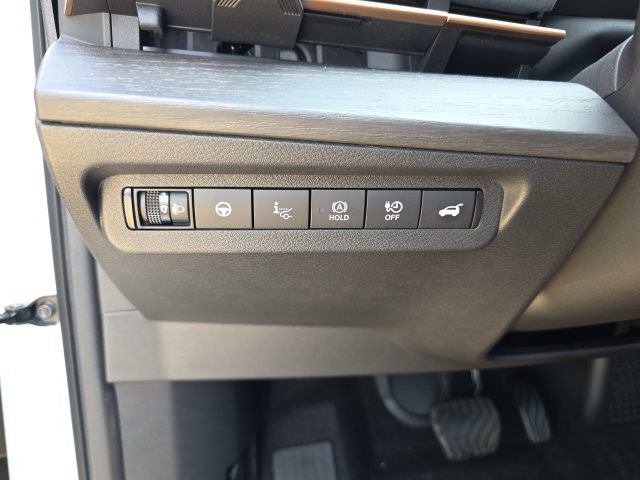 Used 2024 Nissan Ariya AWD image 15