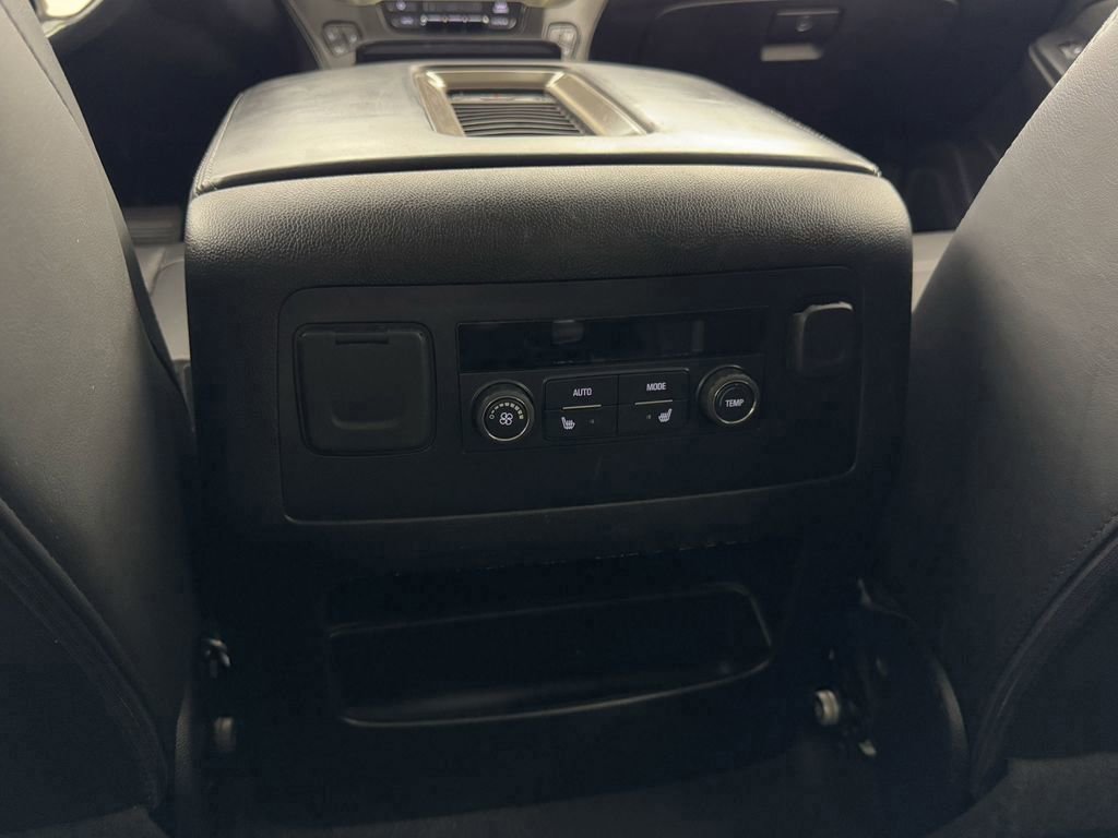 Used 2020 GMC Yukon XL Denali image 27