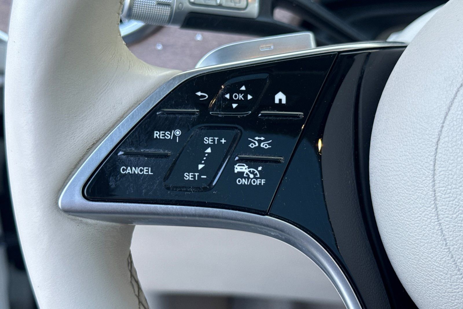 Used 2023 Mercedes-Benz EQS 450+ SUV image 29