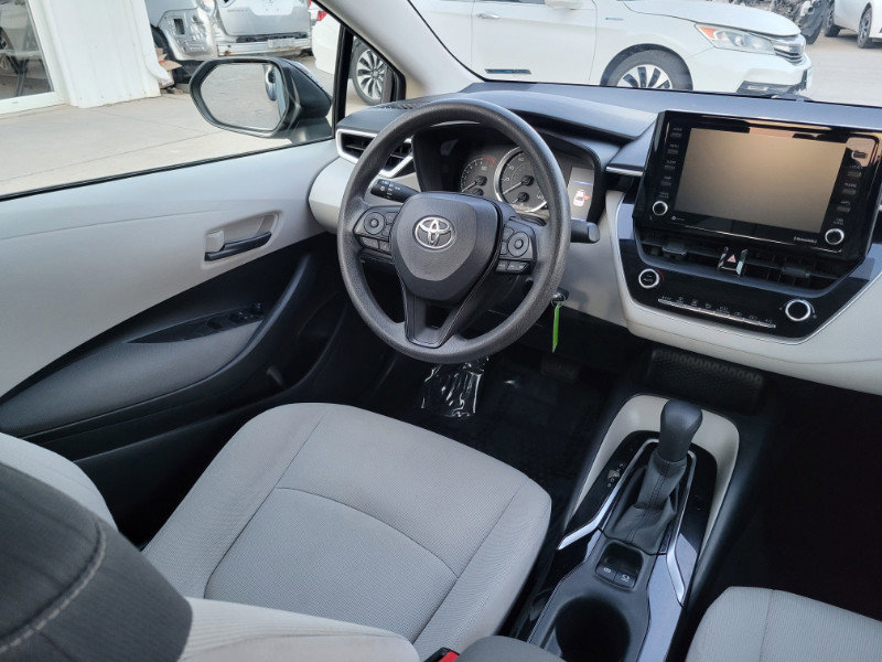 Used 2022 Toyota Corolla LE FWD image 28
