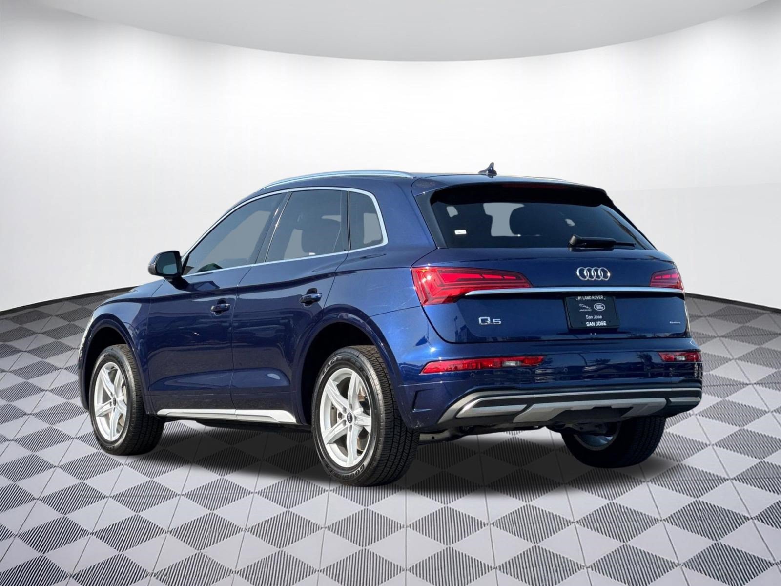Used 2023 Audi Q5 2.0T Premium w/ Convenience Package AWD/4WD image 3
