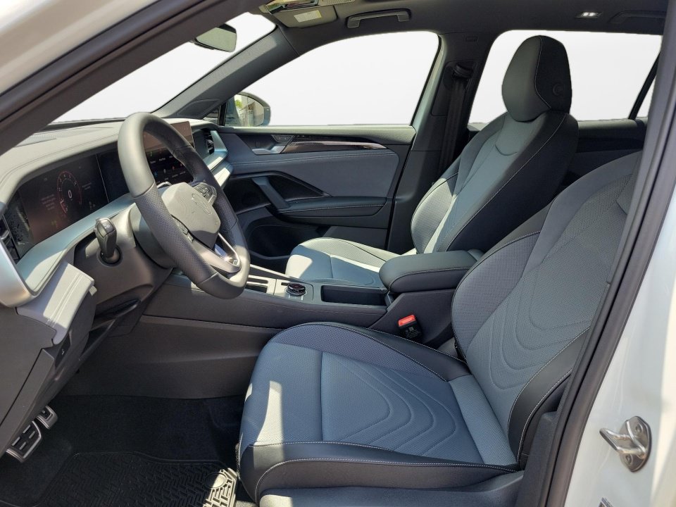 New 2026 Volkswagen Tiguan SE R-Line FWD image 9