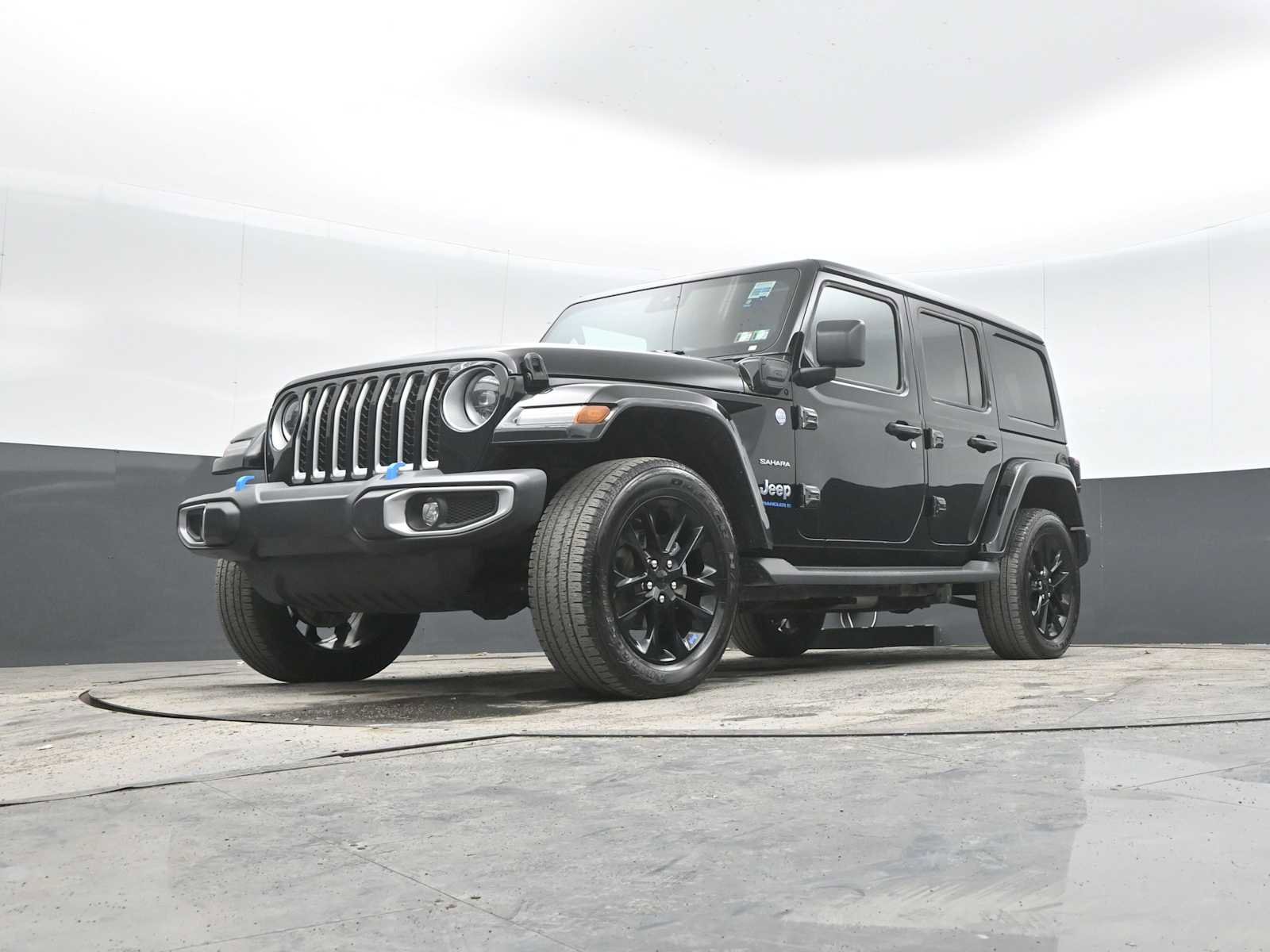 Used 2023 Jeep Wrangler Sahara w/ Cold Weather Group image 39