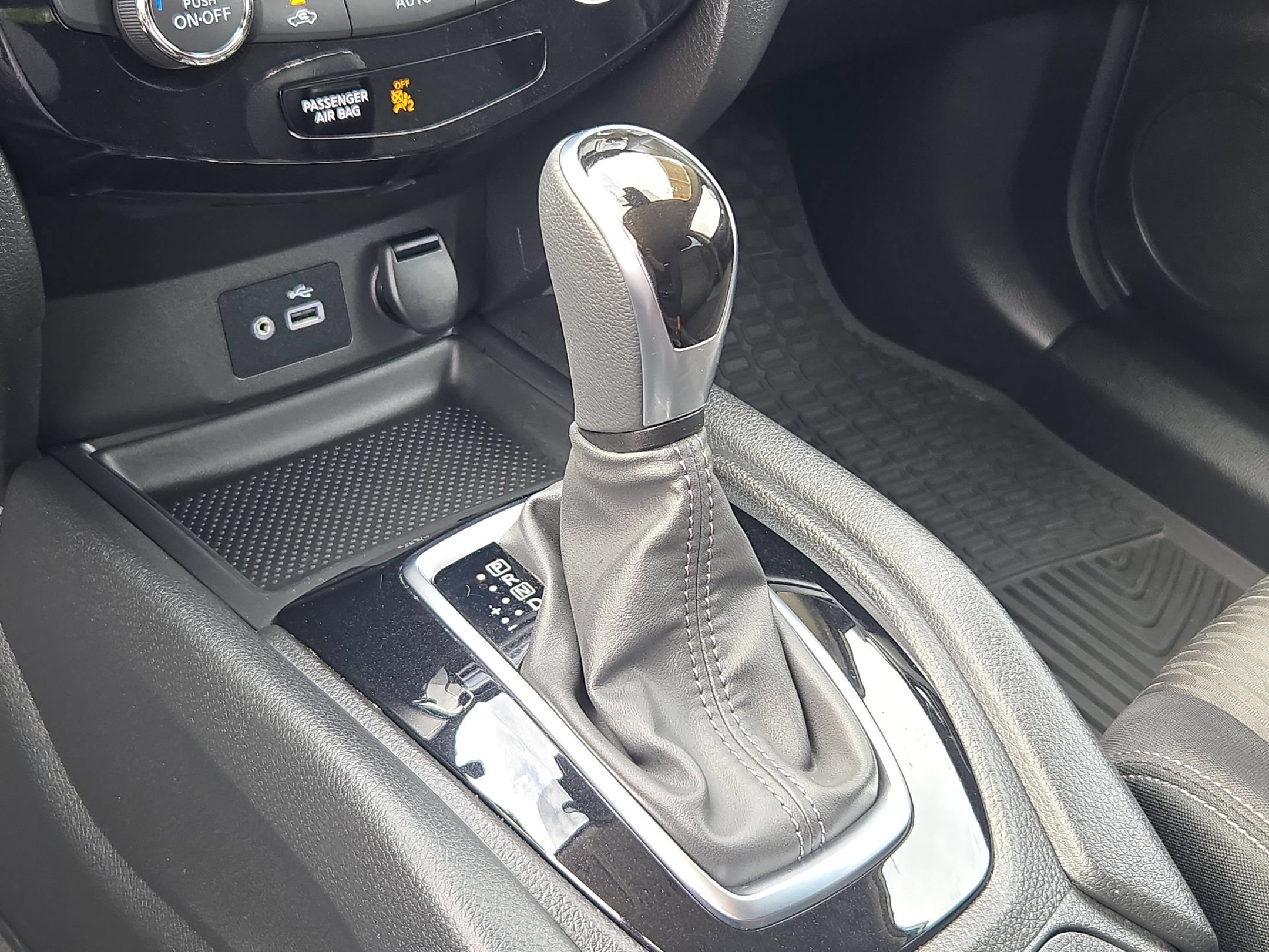 Used 2020 Nissan Rogue SV FWD image 19