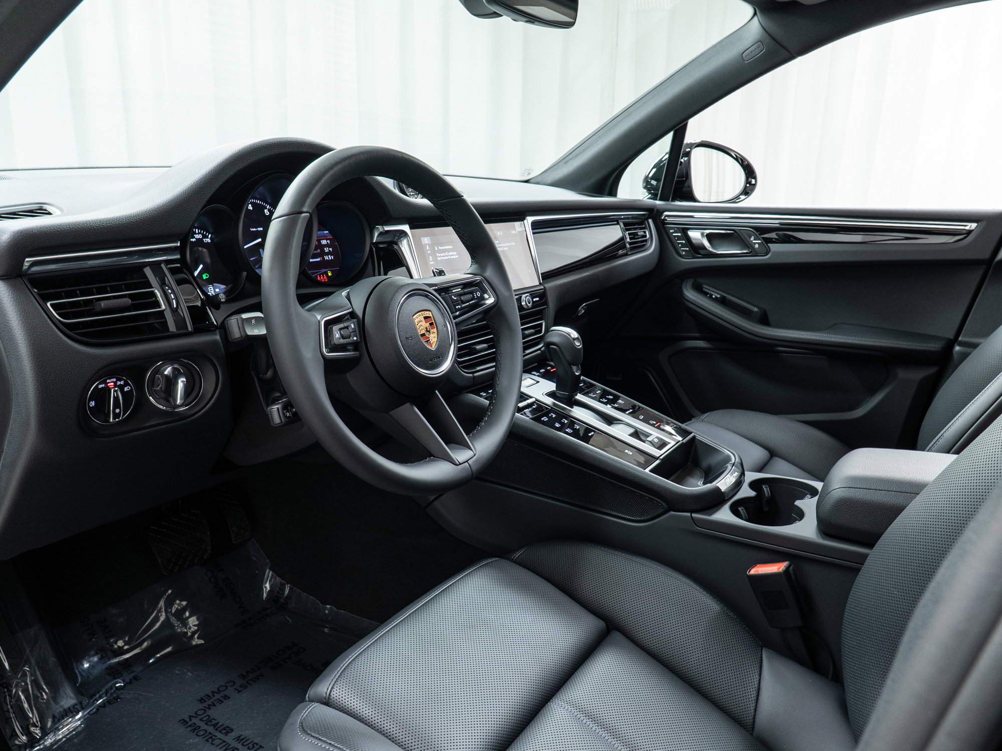 Used 2025 Porsche Macan image 4