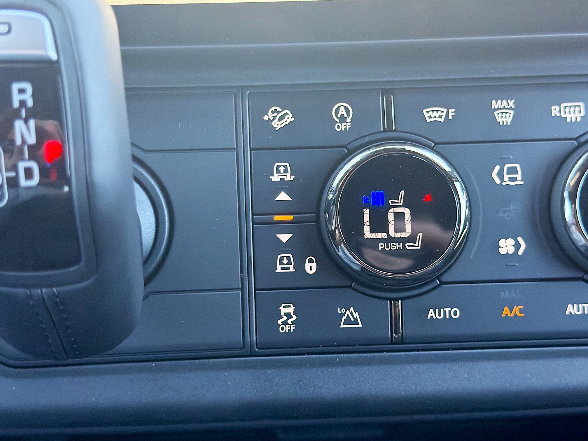 New 2026 Land Rover Defender 110 OCTA AWD/4WD image 30