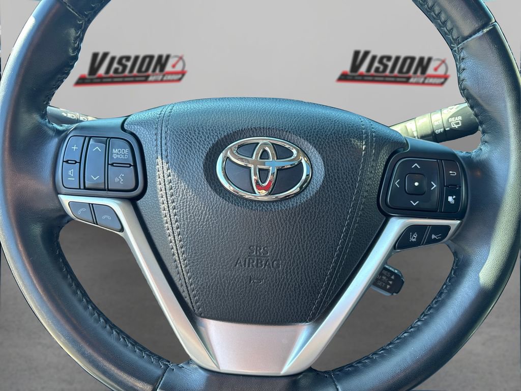 Used 2018 Toyota Highlander XLE w/ Carpet Mat Package (TMS) AWD/4WD image 26