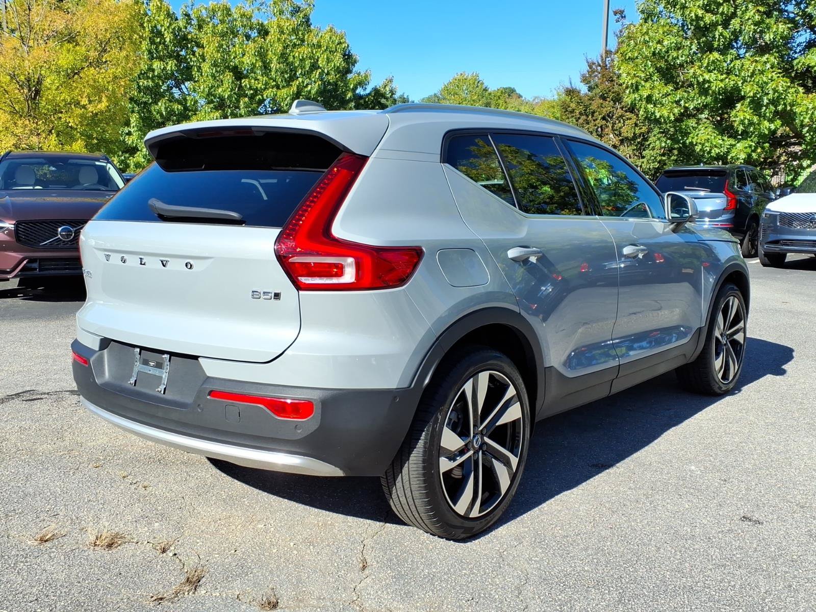 Certified 2024 Volvo XC40 B5 Ultimate w/ Protection Package Premier AWD/4WD image 3