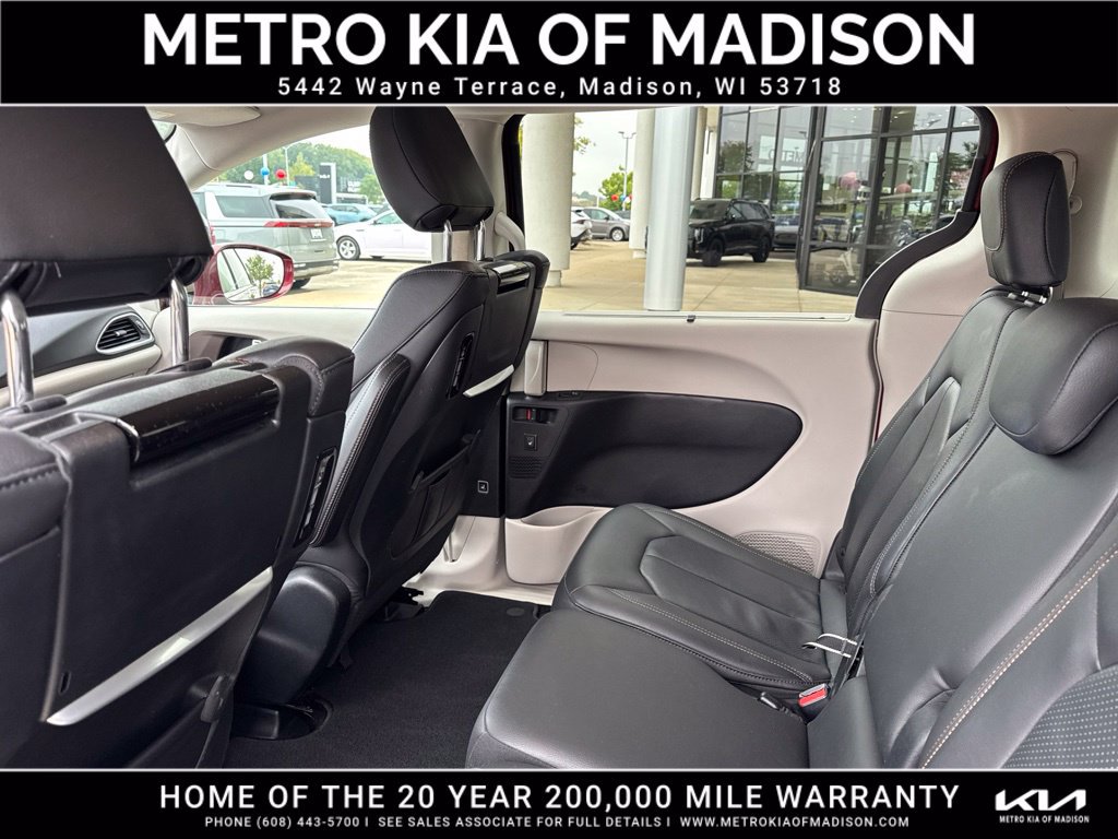 Used 2019 Chrysler Pacifica Touring-L Plus FWD image 34