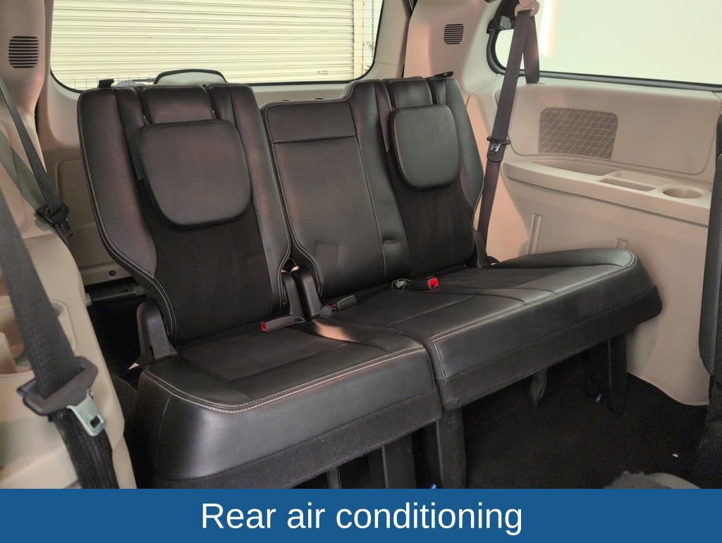 Used 2019 Dodge Grand Caravan SXT w/ Rear Park Assist Package image 17