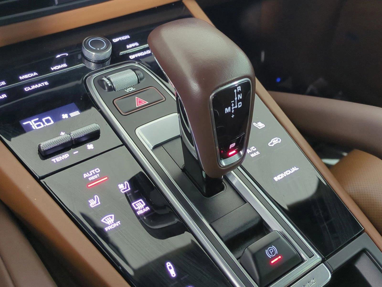 Certified 2022 Porsche Cayenne E-Hybrid Coupe AWD/4WD image 21