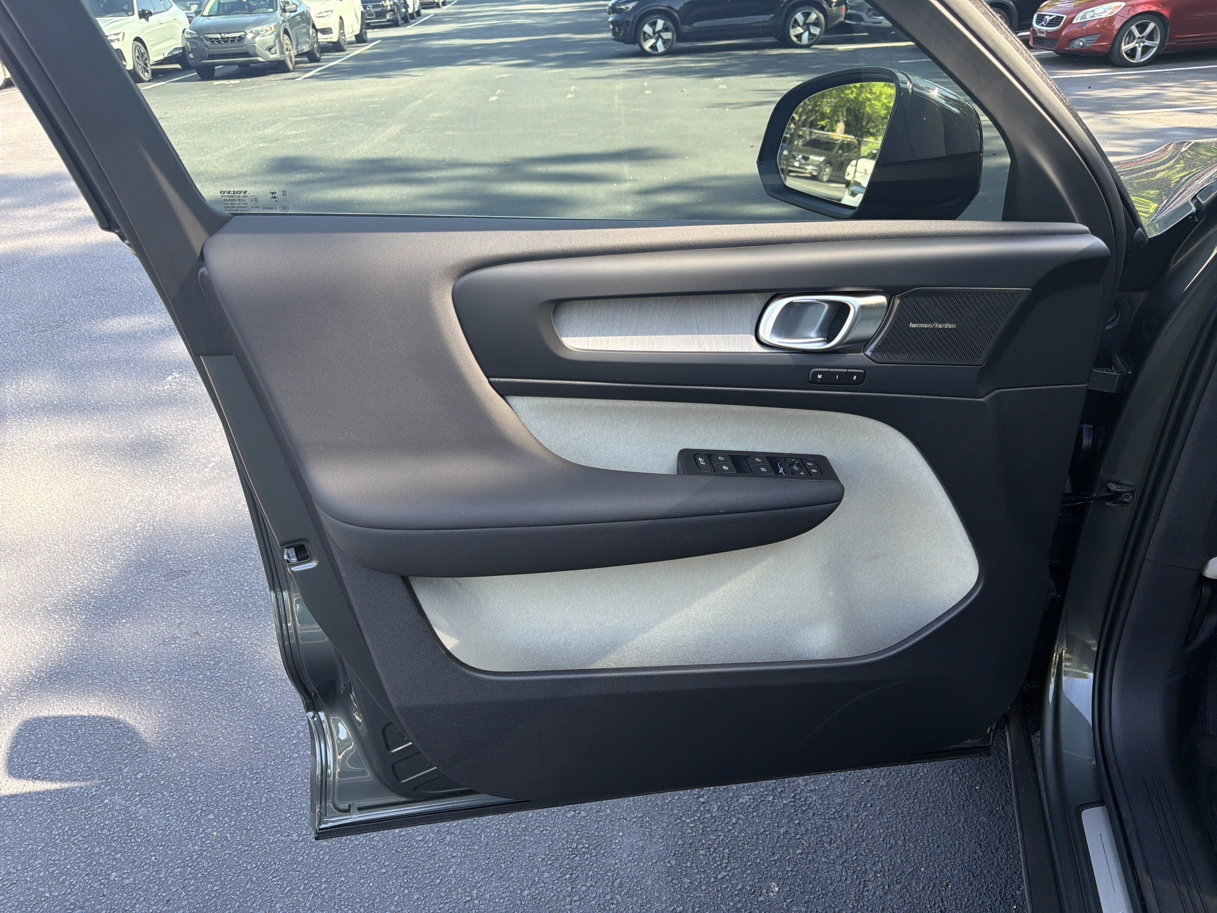 New 2026 Volvo XC40 B5 Ultra w/ Protection Package Premier AWD/4WD image 13
