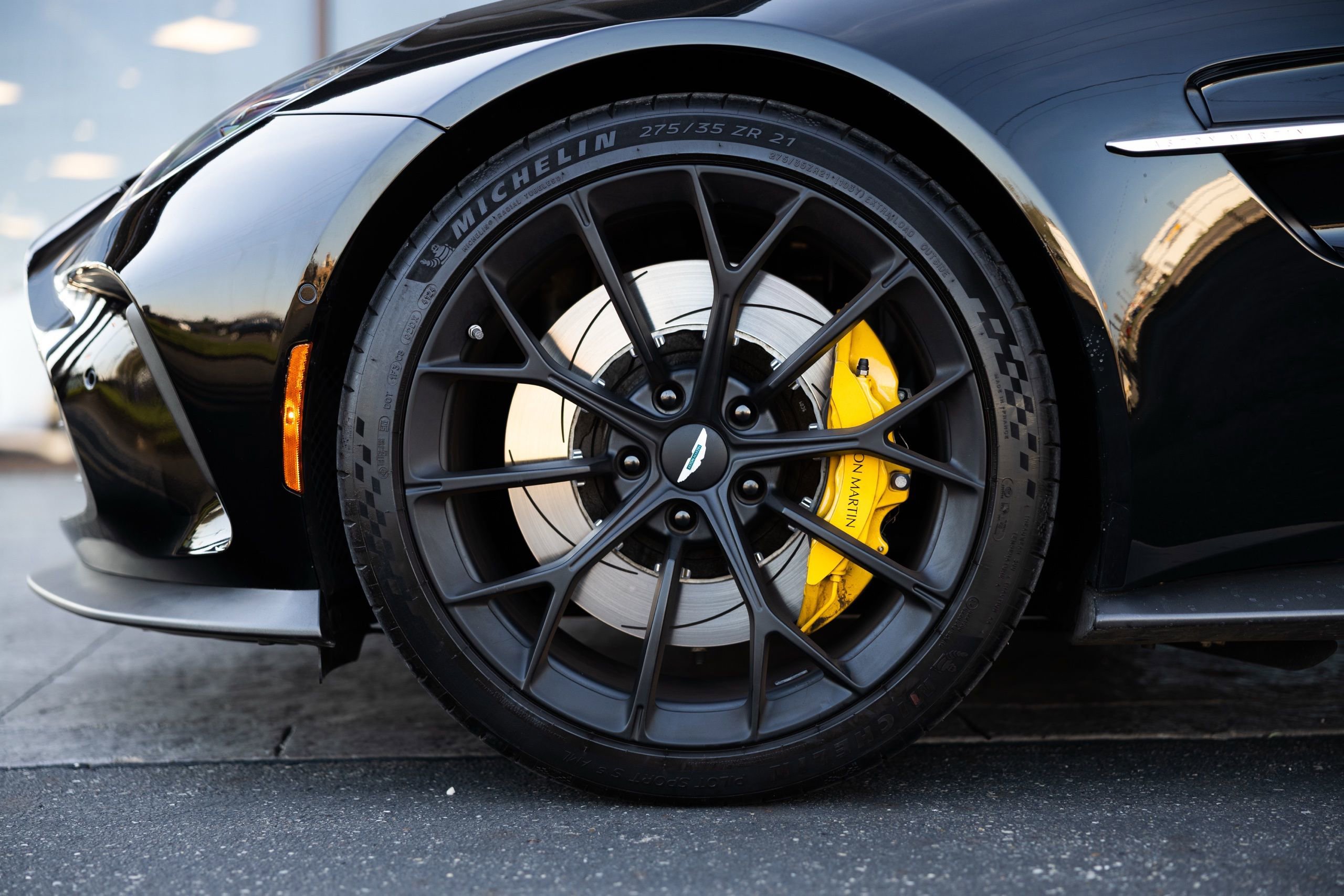 Used 2026 Aston Martin V8 Vantage Coupe image 9