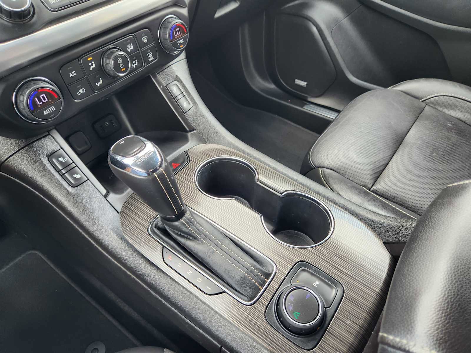 Used 2018 GMC Acadia SLT image 22