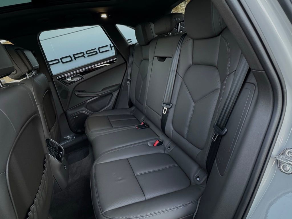 New 2026 Porsche Macan image 52