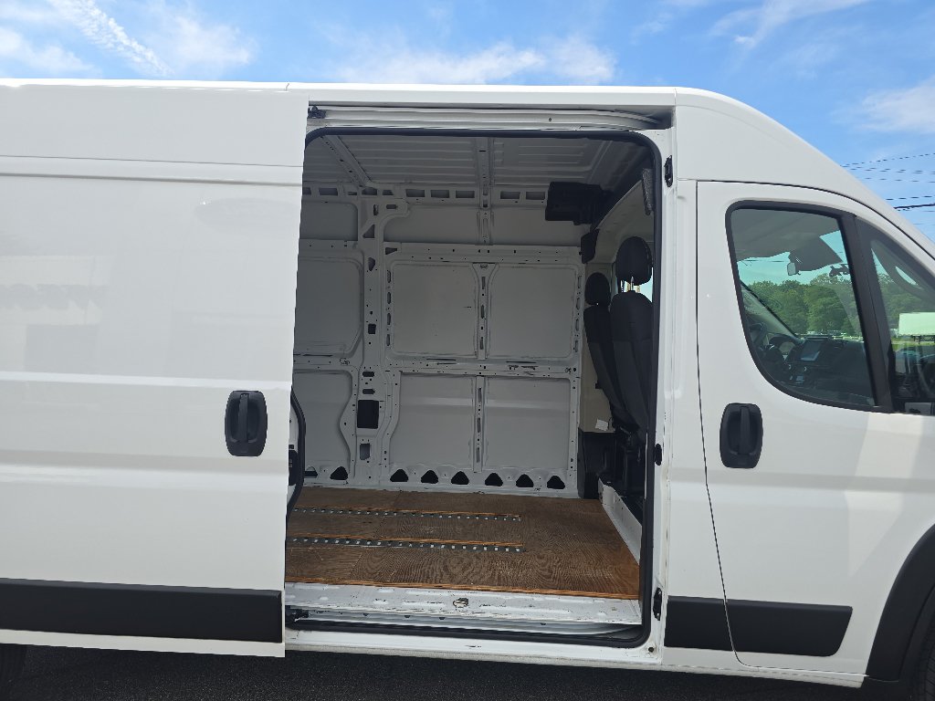 Used 2022 RAM ProMaster 2500 w/ Convenience Group FWD image 14