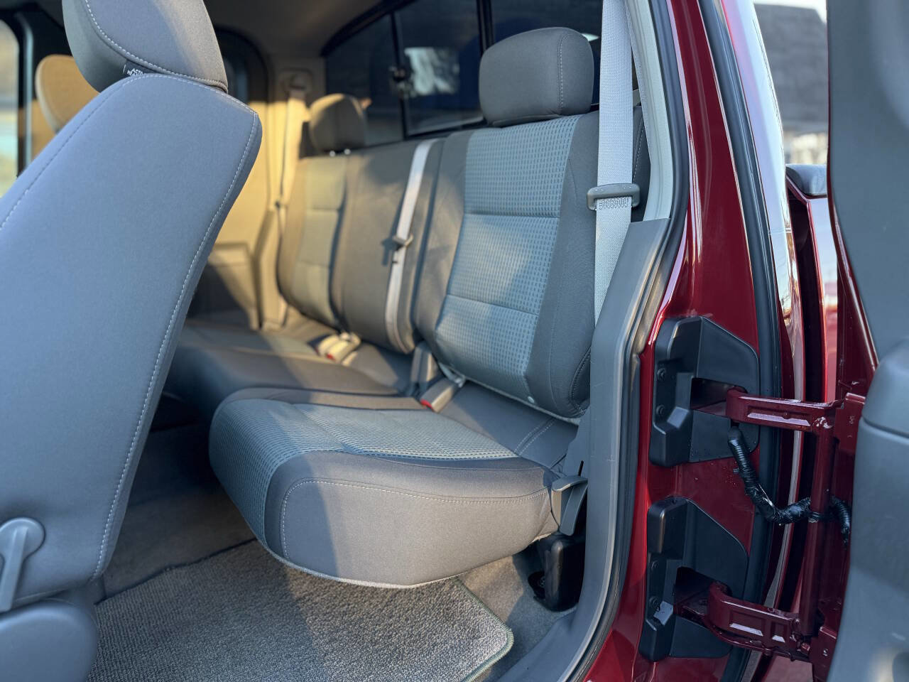 Used 2005 Nissan Titan SE w/ (W01) Utility Bed Pkg image 13