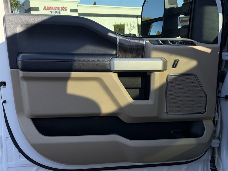 Used 2017 Ford F350 Lariat w/ FX4 Off-Road Package image 32