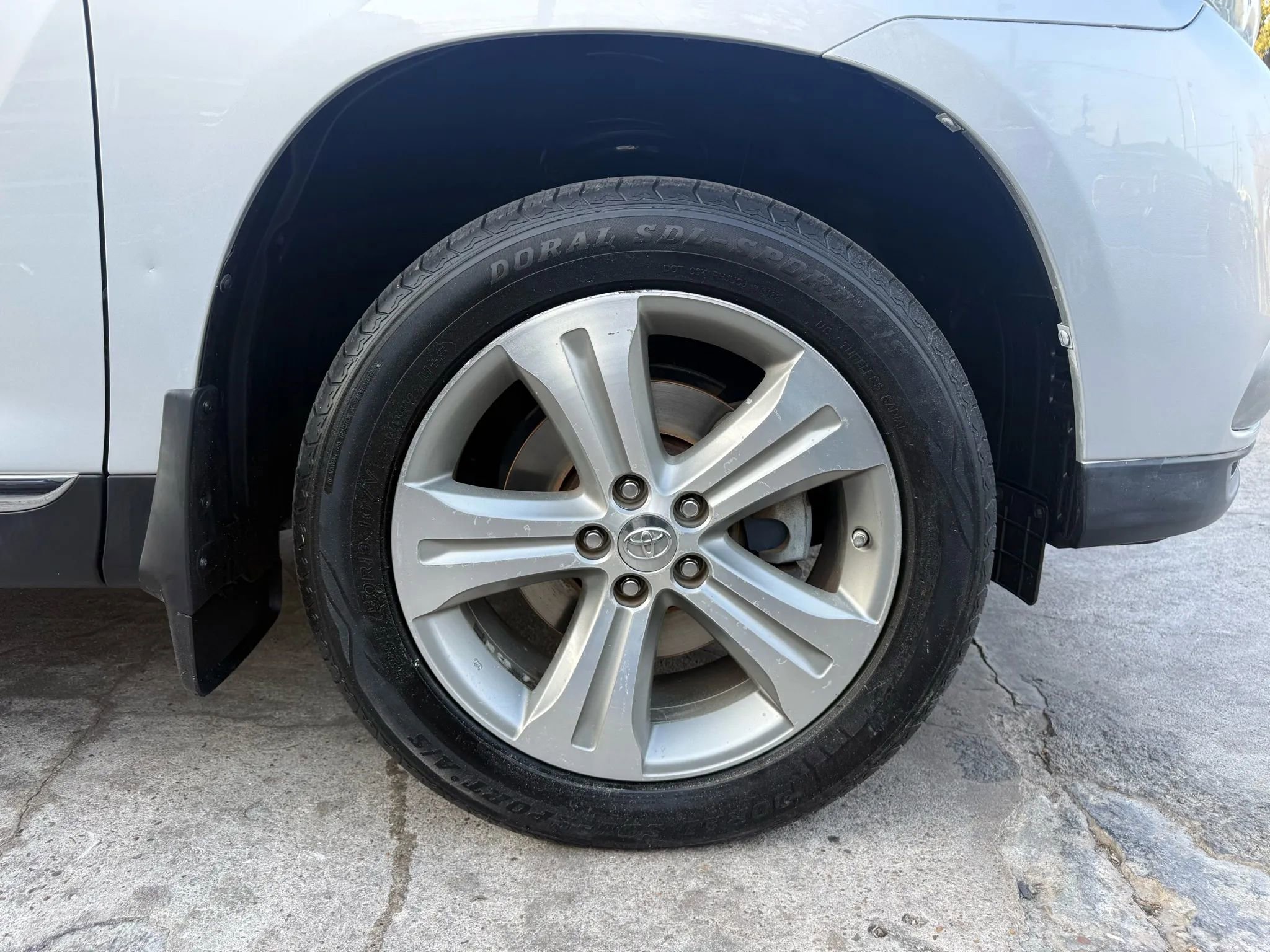 Used 2012 Toyota Highlander Limited w/ Tow Pkg image 27