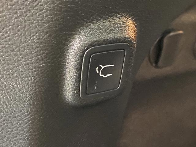 Used 2019 Jeep Cherokee Latitude Plus w/ Comfort/Convenience Group image 15