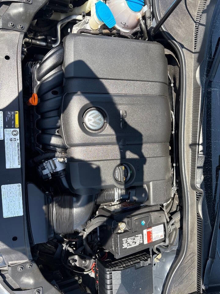 Used 2013 Volkswagen Golf 4-Door FWD image 31
