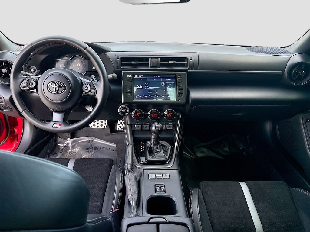 Used 2025 Toyota GR86 Premium w/ Performance Package image 21