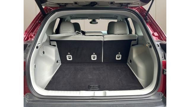 Used 2019 Jeep Cherokee Limited FWD image 5