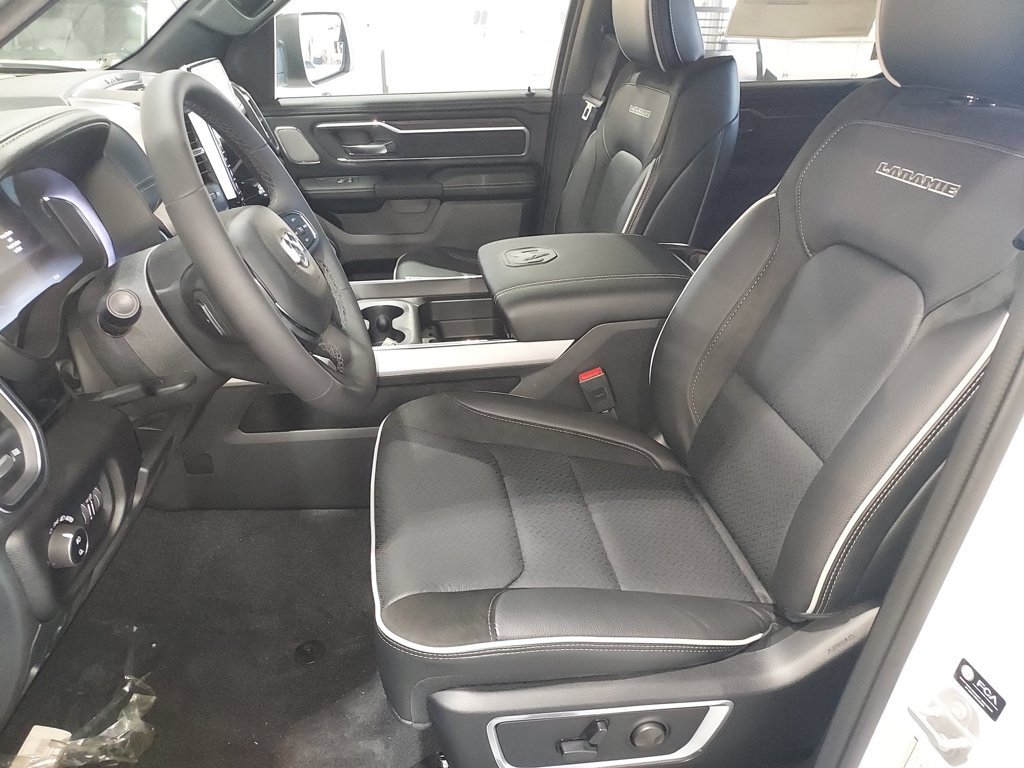 New 2026 RAM 1500 Laramie AWD/4WD image 17