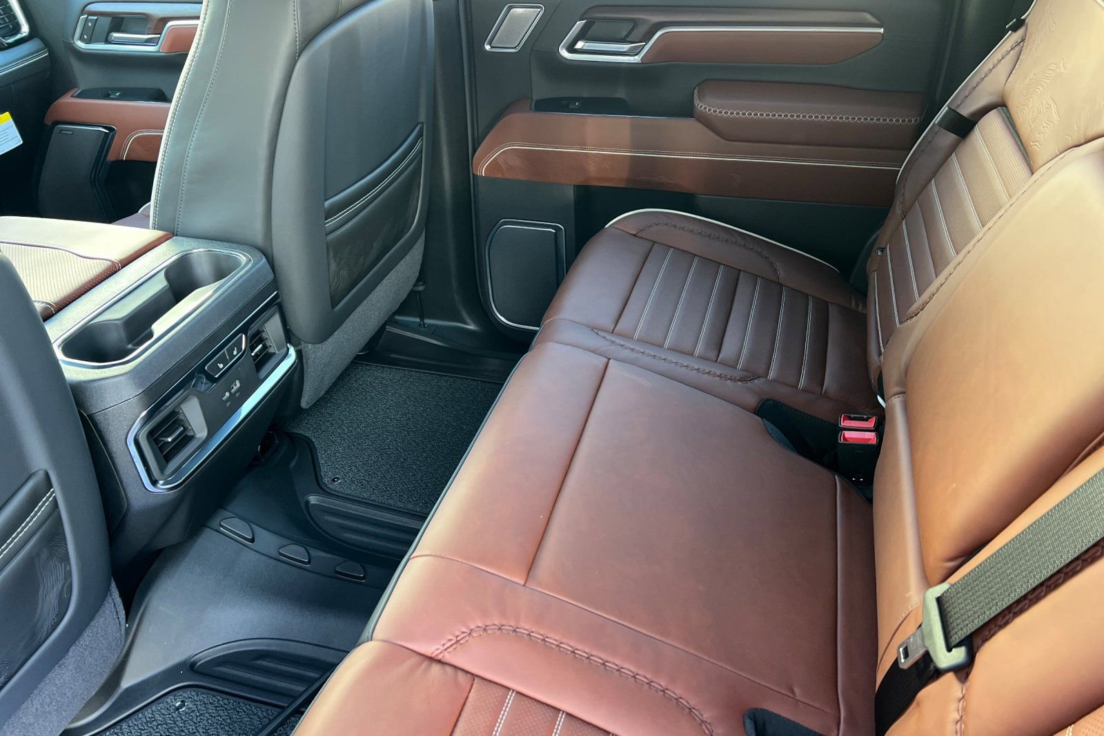 New 2026 GMC Sierra 3500 Denali Ultimate w/ LPO, Black Badging Package image 10