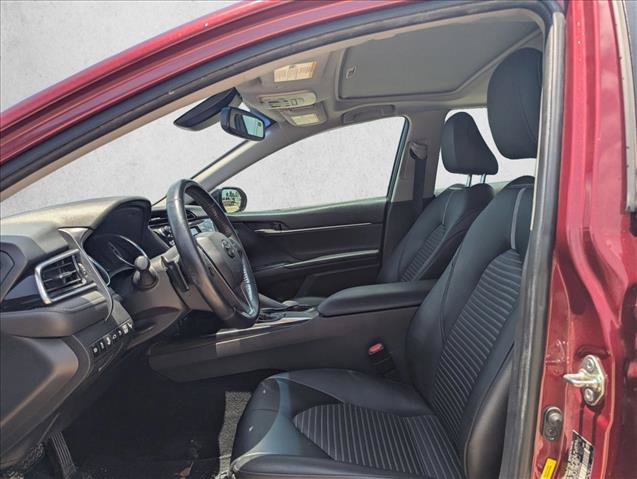 Used 2018 Toyota Camry SE w/ Moonroof Package FWD image 12