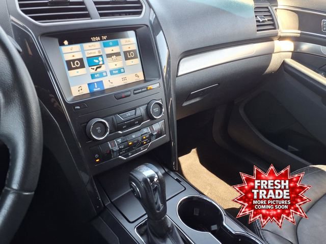 Used 2018 Ford Explorer XLT w/ Equipment Group 202A FWD image 12