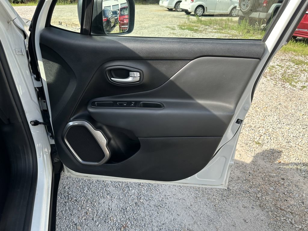 Used 2023 Jeep Renegade Latitude image 15