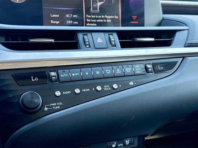 Used 2020 Lexus ES 300h w/ Premium Package FWD image 32