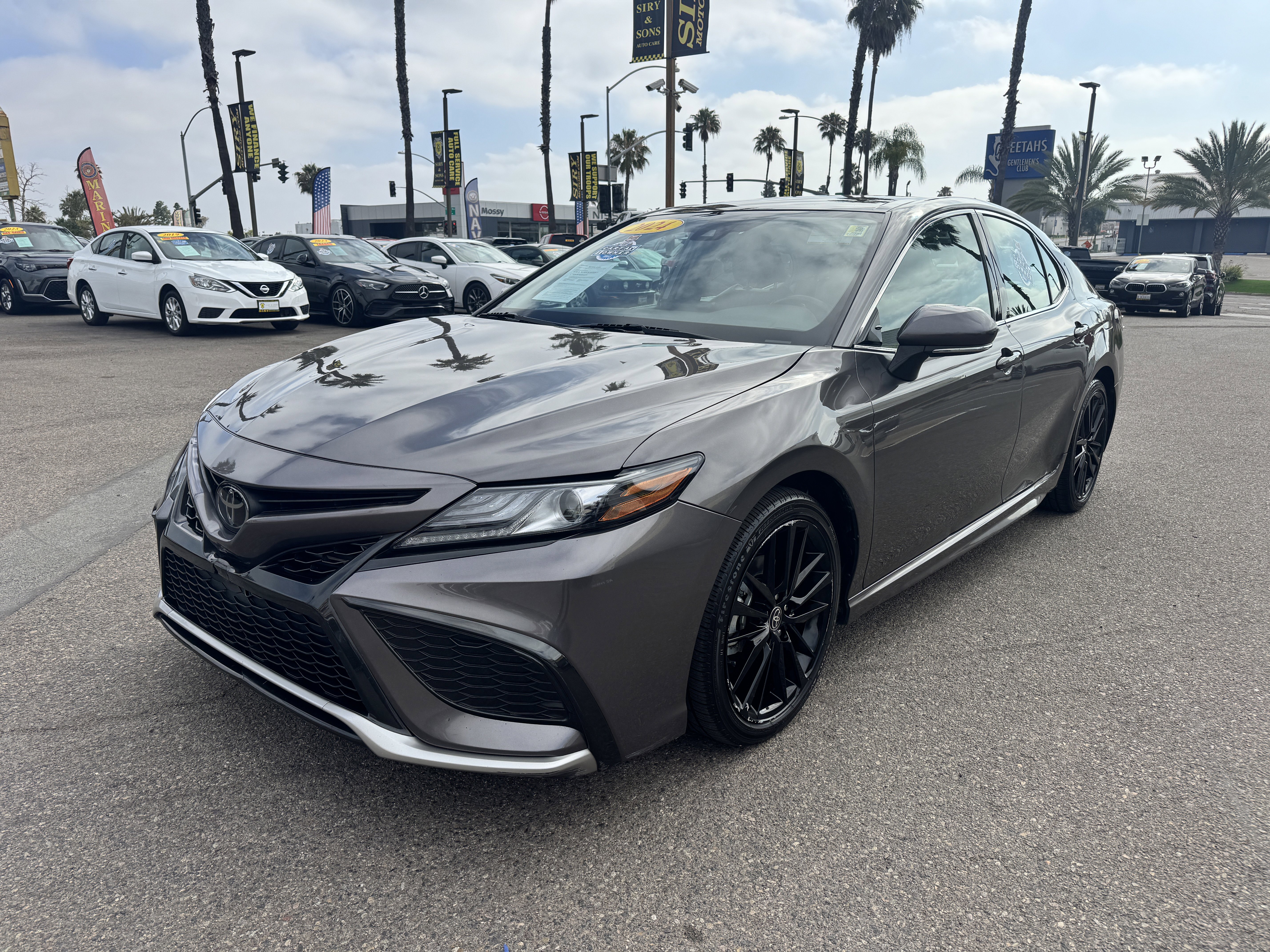 Used 2024 Toyota Camry XSE FWD image 3