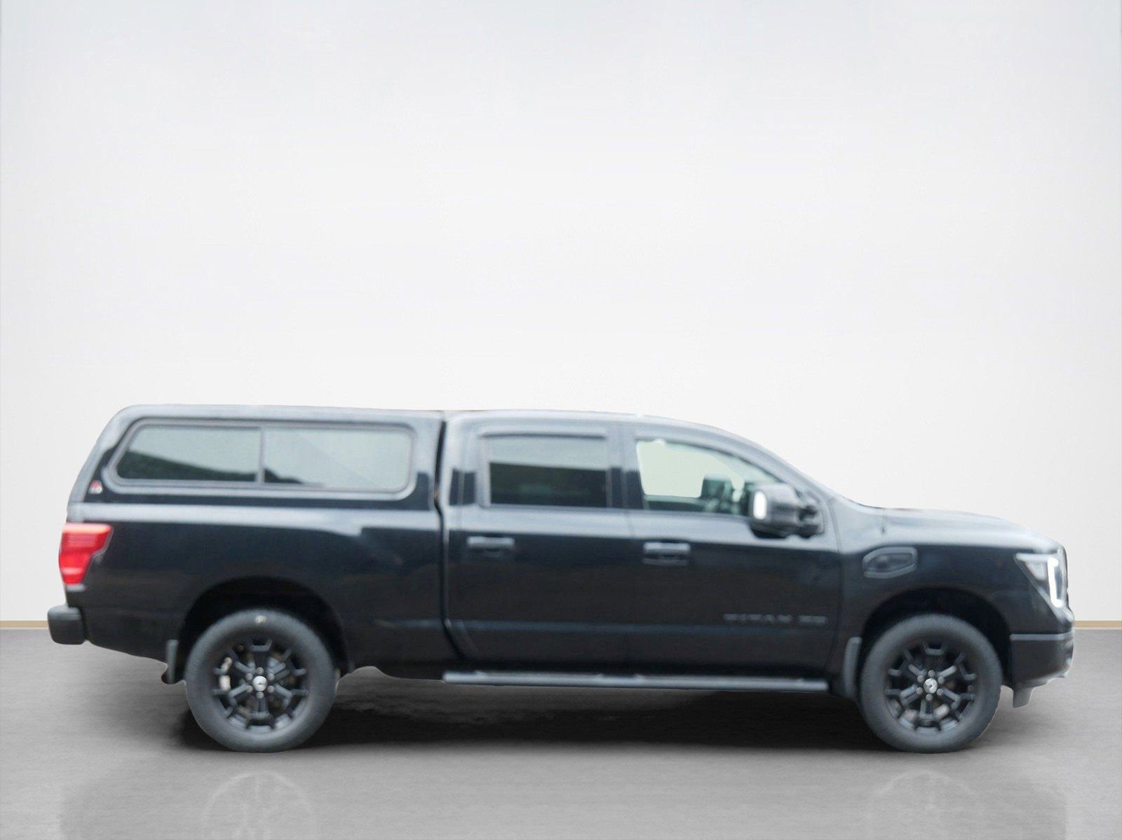 Used 2018 Nissan Titan SL w/ Midnight Edition image 2