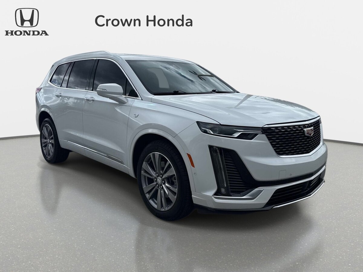 Used 2025 Cadillac XT6 Premium Luxury w/ Technology Package AWD/4WD image 6