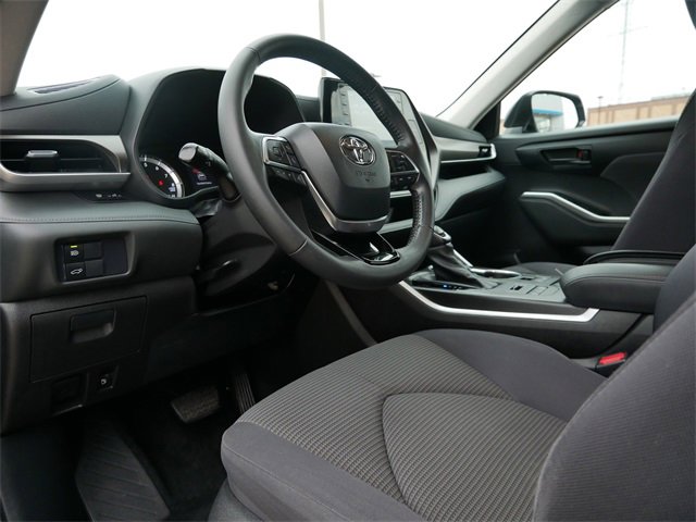 Used 2020 Toyota Highlander LE image 11