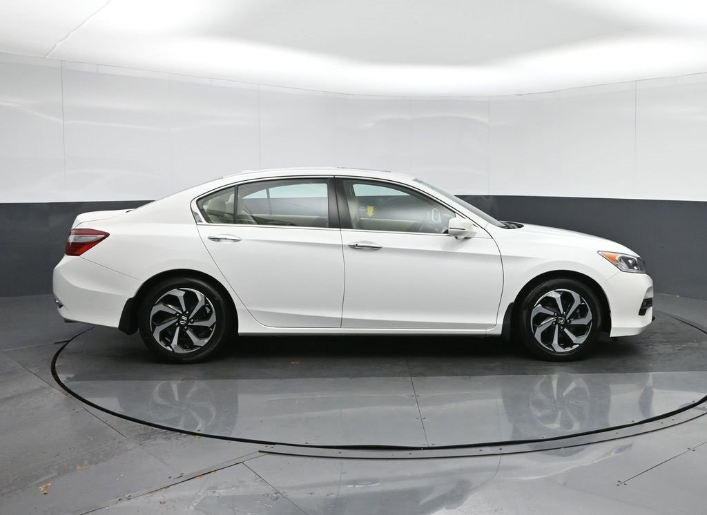 Used 2016 Honda Accord EX image 8