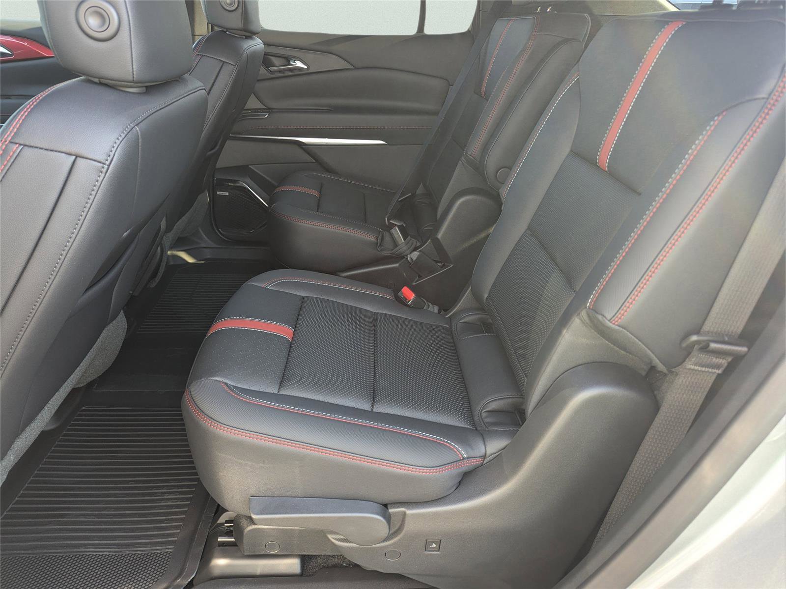 New 2026 Chevrolet Traverse RS w/ LPO, Floor Liner Package image 12