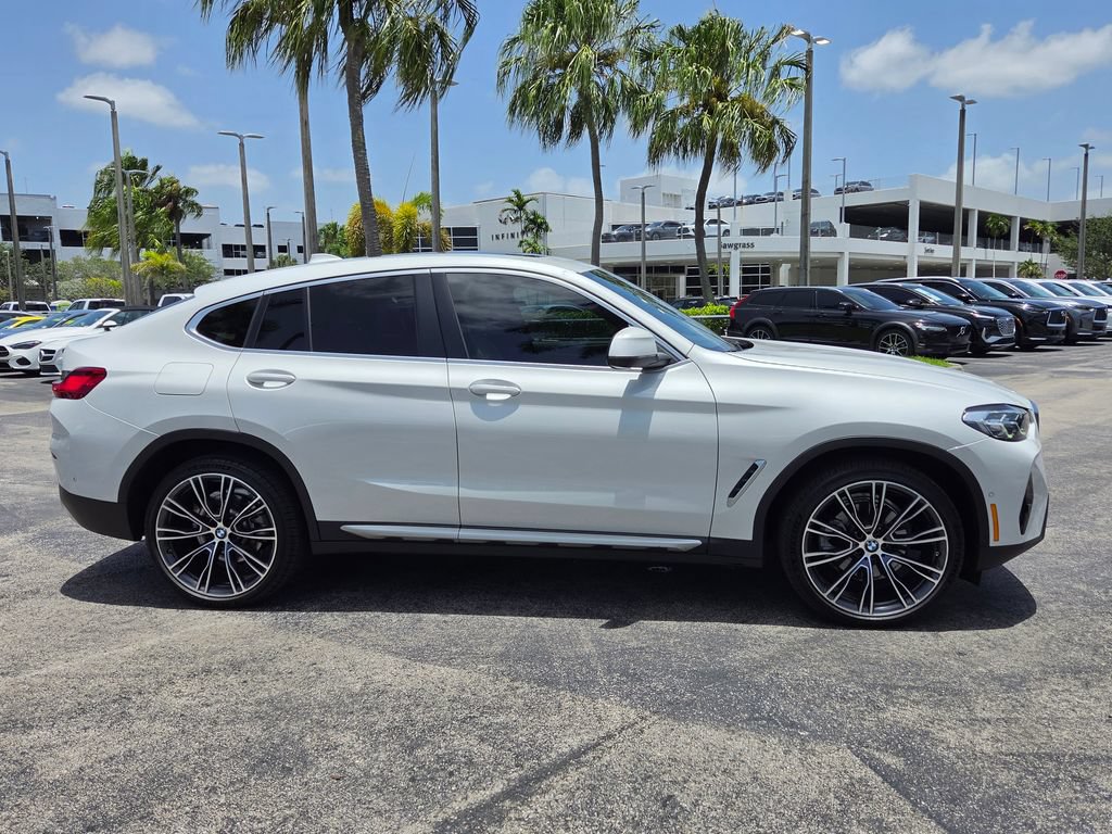 Used 2025 BMW X4 xDrive30i w/ Premium Package AWD/4WD image 7